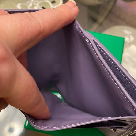 Excellent condition ~ Bottega Veneta Bifold Zip Wallet in Lavender. - Picture 9 of 13